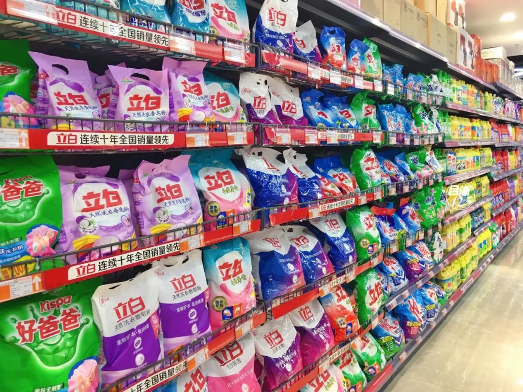 合浦商業(yè)新地標(biāo)！XX大型超市盛大開業(yè)，日用百貨區(qū)人潮涌動(dòng)，福利引爆全城